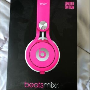 LIMITED EDITION pink Beats by Dre Mixr